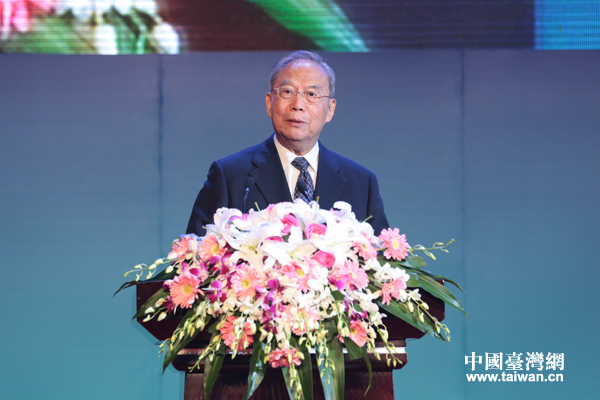 峰會大陸方面理事長曾培炎在開幕式上致辭